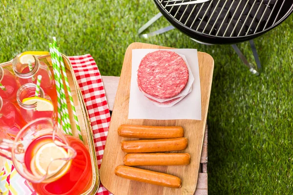 Summer picnic with small charcoal grill — Stock Photo, Image