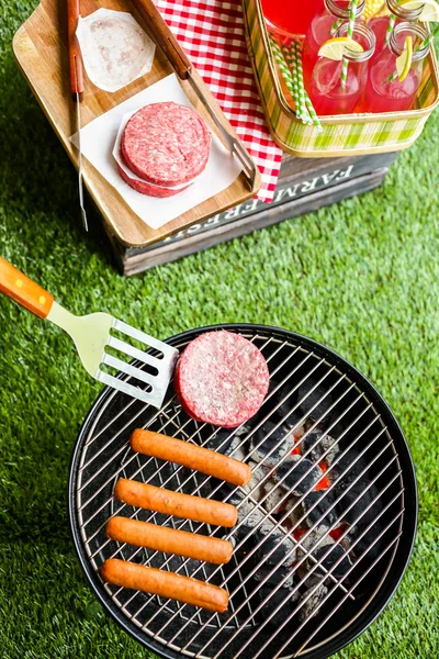 Summer picnic with small charcoal grill — Stock Photo, Image