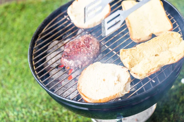 Summer picnic with small charcoal grill — Stock Photo, Image