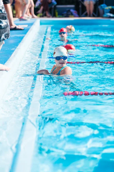 Kids swim meet in outdoor pool — Stock Photo, Image