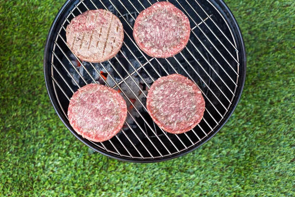 Summer picnic, hamburger patties — Stock Photo, Image