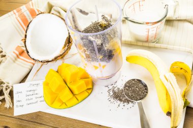 Mango muz smoothie chia tohum ile