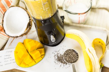 Mango muz smoothie chia tohum ile