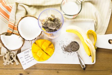 Mango muz smoothie chia tohum ile