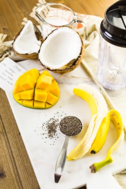 Mango muz smoothie chia tohum ile