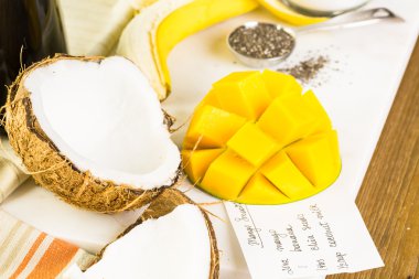 Mango muz smoothie chia tohum ile