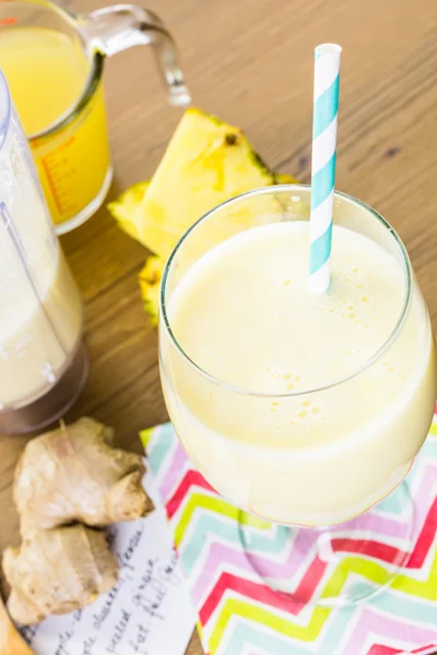 Pineapple ginger smoothie with Greek yogurt — Stock Photo, Image