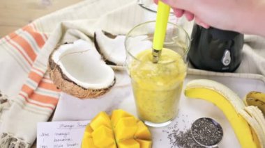 Mango muz smoothie chia tohum ile