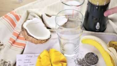 Mango muz smoothie chia tohum ile