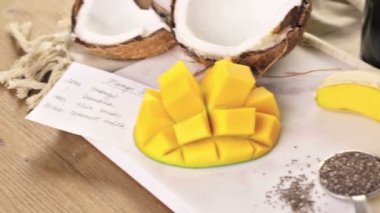 Mango muz smoothie chia tohum ile