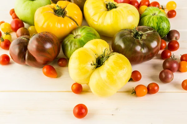 Tomates de relíquia frescos — Fotografia de Stock