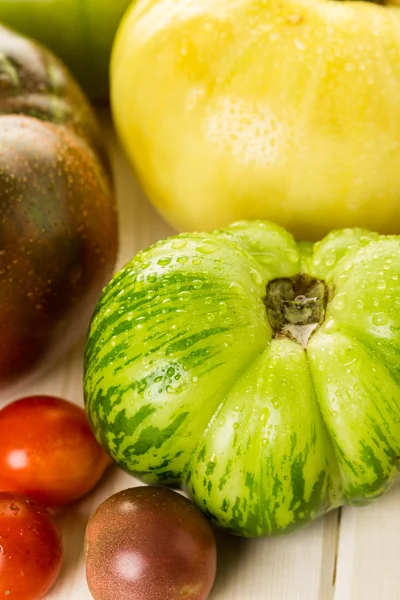 Tomates frescos de la reliquia —  Fotos de Stock