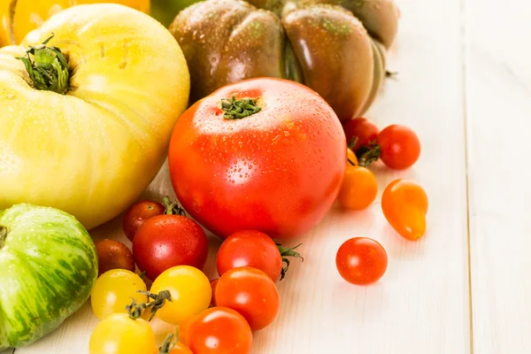 Tomates frescos de la reliquia —  Fotos de Stock