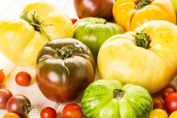 Tomates frescos de la reliquia —  Fotos de Stock