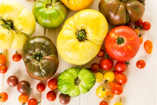 Tomates frescos de la reliquia —  Fotos de Stock