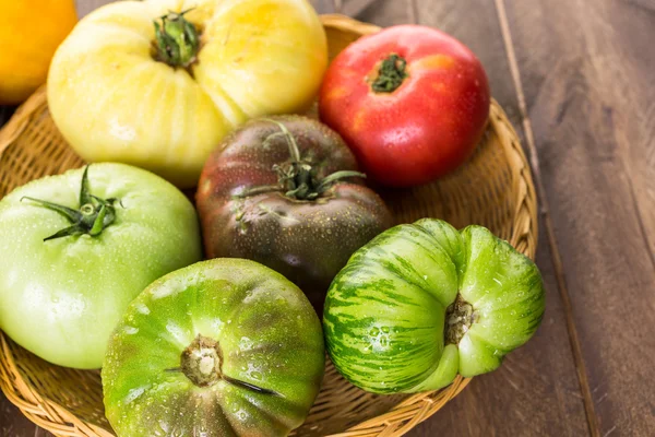 Tomates frescos de la reliquia —  Fotos de Stock