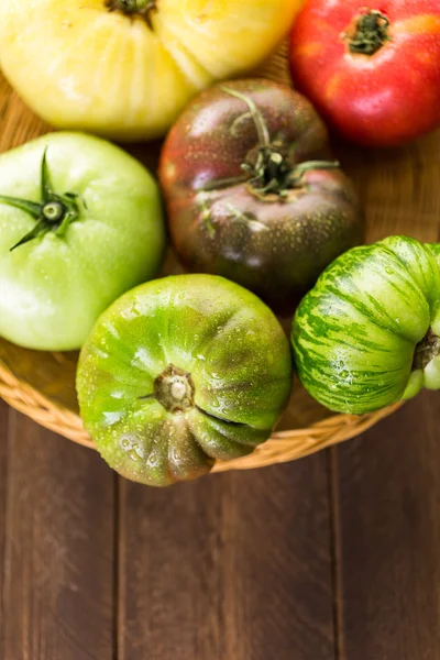 Tomates frescos de la reliquia —  Fotos de Stock