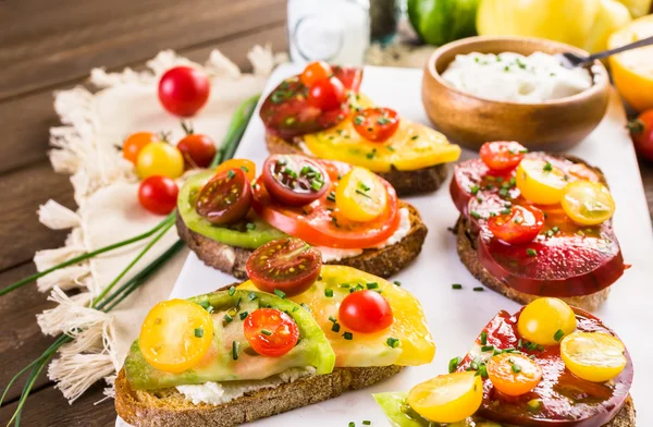 Tomaten-Sandwiches mit Erbstück — Stockfoto