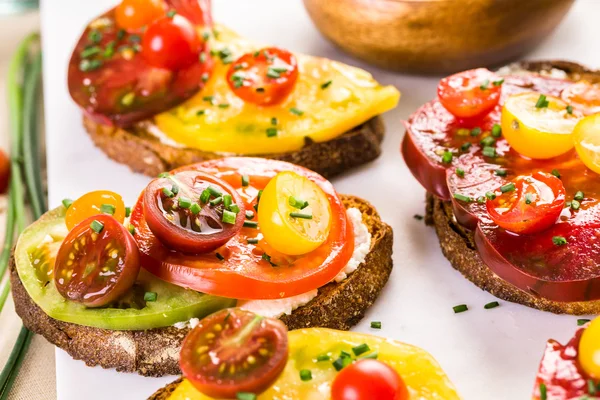 Heirloom Tomater smörgåsar — Stockfoto