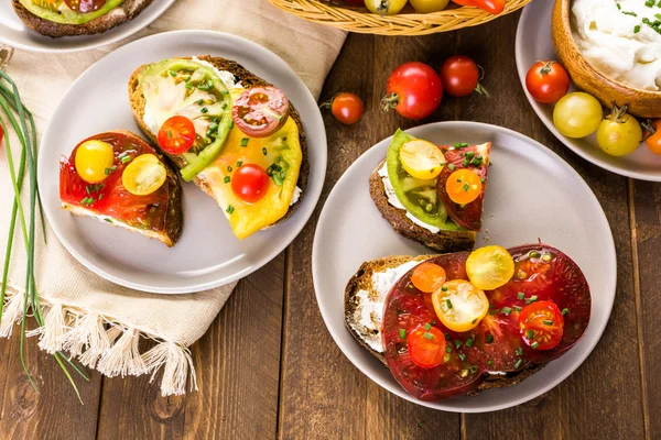 Heirloom помідорами бутерброди — стокове фото