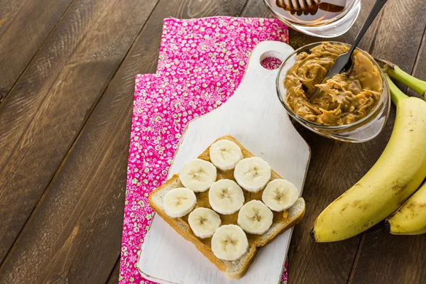 Σπιτικό φυστικοβούτυρο και μπανάνα σάντουιτς — Φωτογραφία Αρχείου