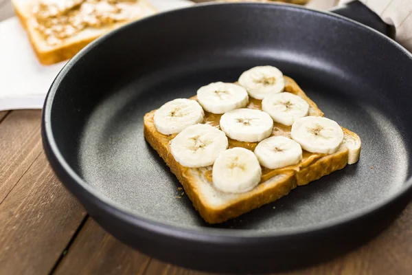 Burro di arachidi fatto in casa e sandwich alla banana — Foto Stock