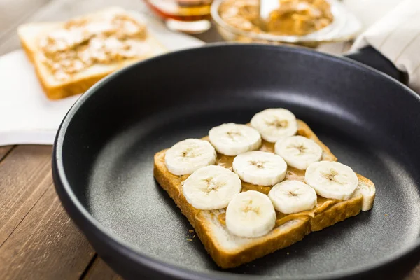 Burro di arachidi fatto in casa e sandwich alla banana — Foto Stock