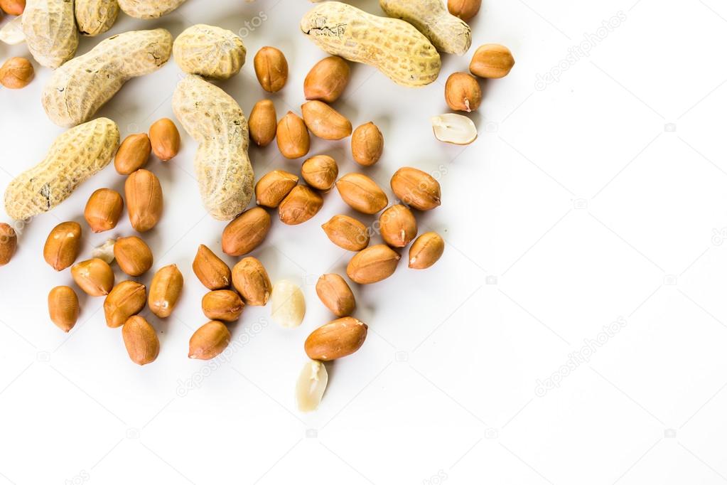 Peanuts peeled and in shells