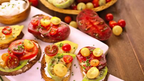 Heirloom Tomatoes sandwiches — Stock Video