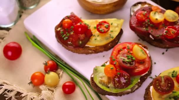 Heirloom Tomatoes sandwiches — Stock Video