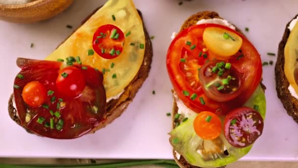 Heirloom Tomatoes sandwiches — Stock Video