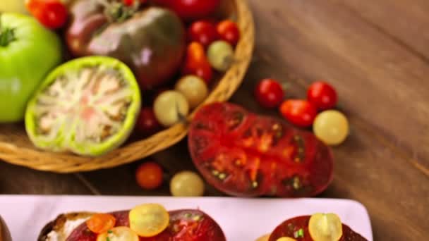 Heirloom Tomater smörgåsar — Stockvideo