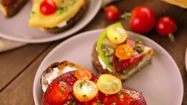 Heirloom Tomatoes sandwiches — Stock Video