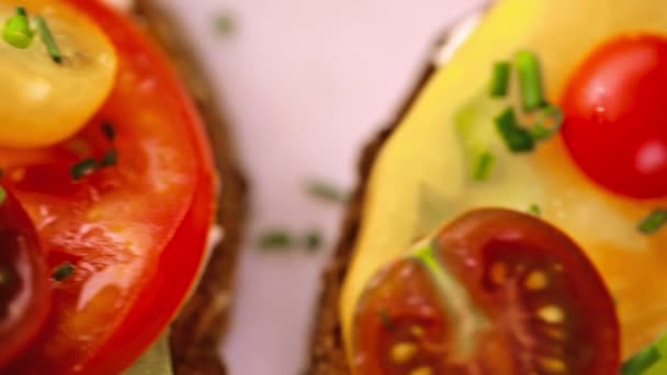 Heirloom помідорами бутерброди — стокове відео