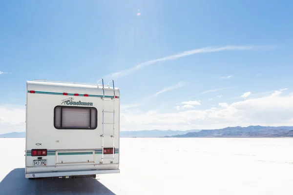 Driving motorhome on Bonneville Salt Flats — Stock Photo, Image