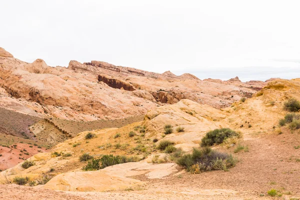 Red rock formáció mentén I70 zöld folyó közelében — Stock Fotó