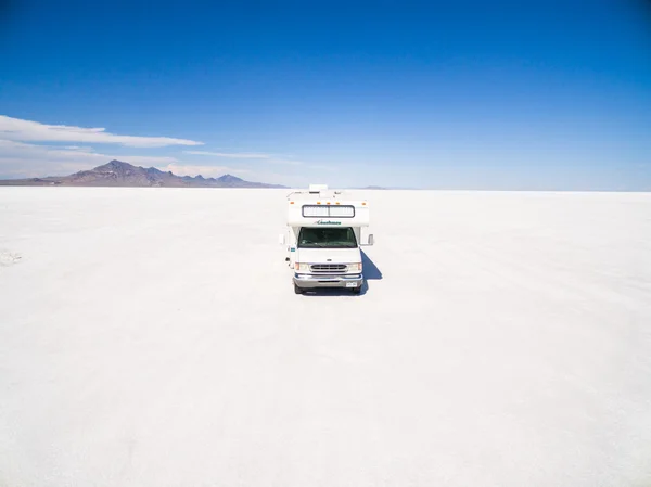 Driving motorhome on Bonneville Salt Flats — Stock Photo, Image