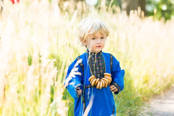 Malý chlapec v ruské kostým — Stock fotografie