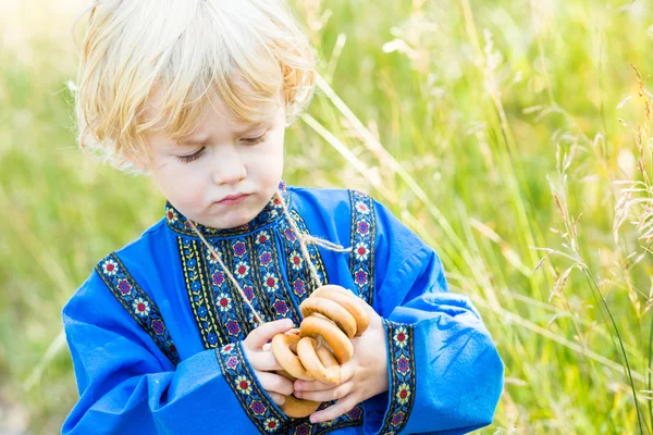 Bambino in costume russo — Foto Stock