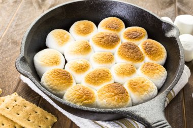 Smores DIP büyük marshmallow ile