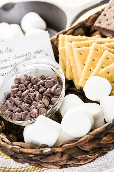 Nagy marshmallows smores dip — Stock Fotó