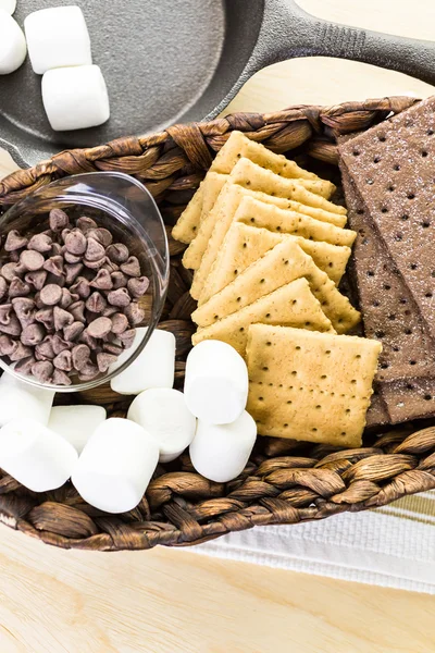 Smores dip with large marshmallows — Stock Photo, Image