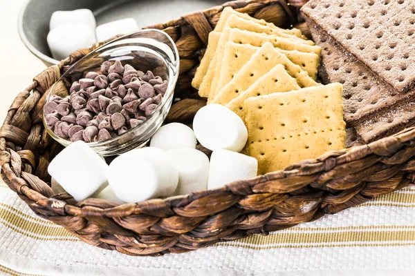 Smores DIP büyük marshmallow ile — Stok fotoğraf