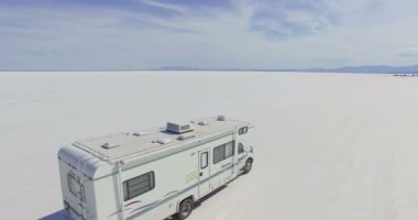 Kamyonet ve karavan Bonneville tuz Flats için seyahat