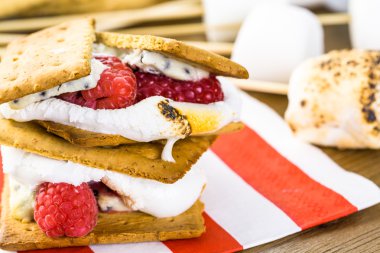 Smores beyaz çikolata ile