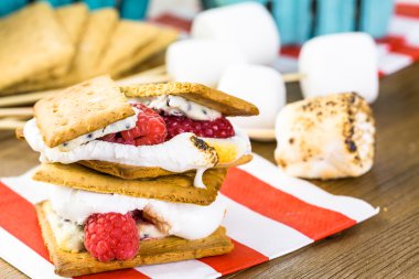 Smores beyaz çikolata ile