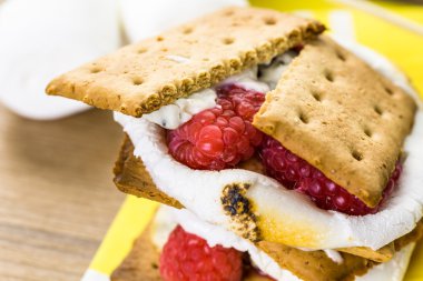 Smores beyaz çikolata ile