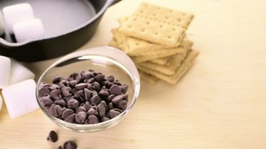 Smores DIP büyük marshmallow ile