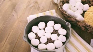Smores DIP büyük marshmallow ile
