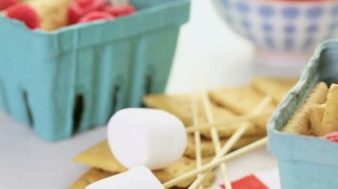 Smores beyaz çikolata ile